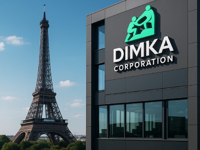 Edificio elegante conviviendo con símbolos europeos icónicos